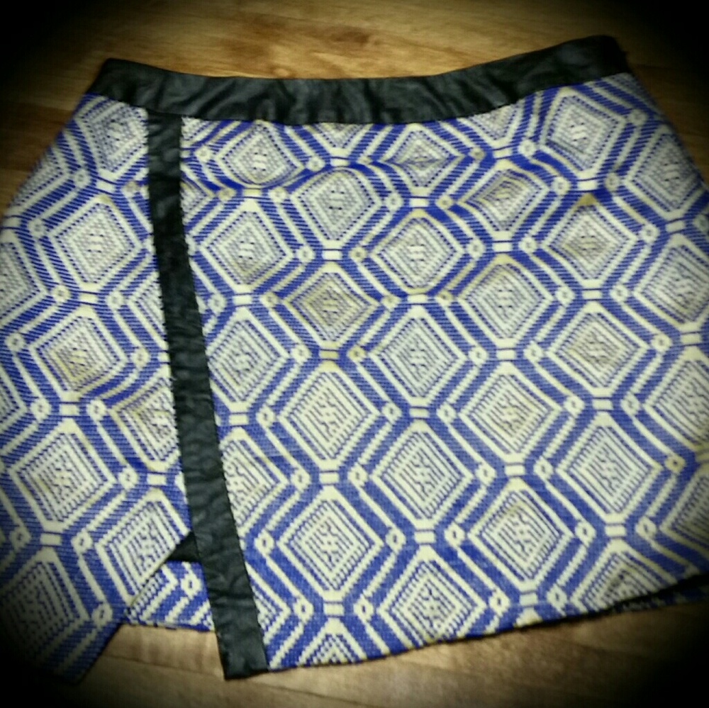 LUSH Mini Skirt  Size M